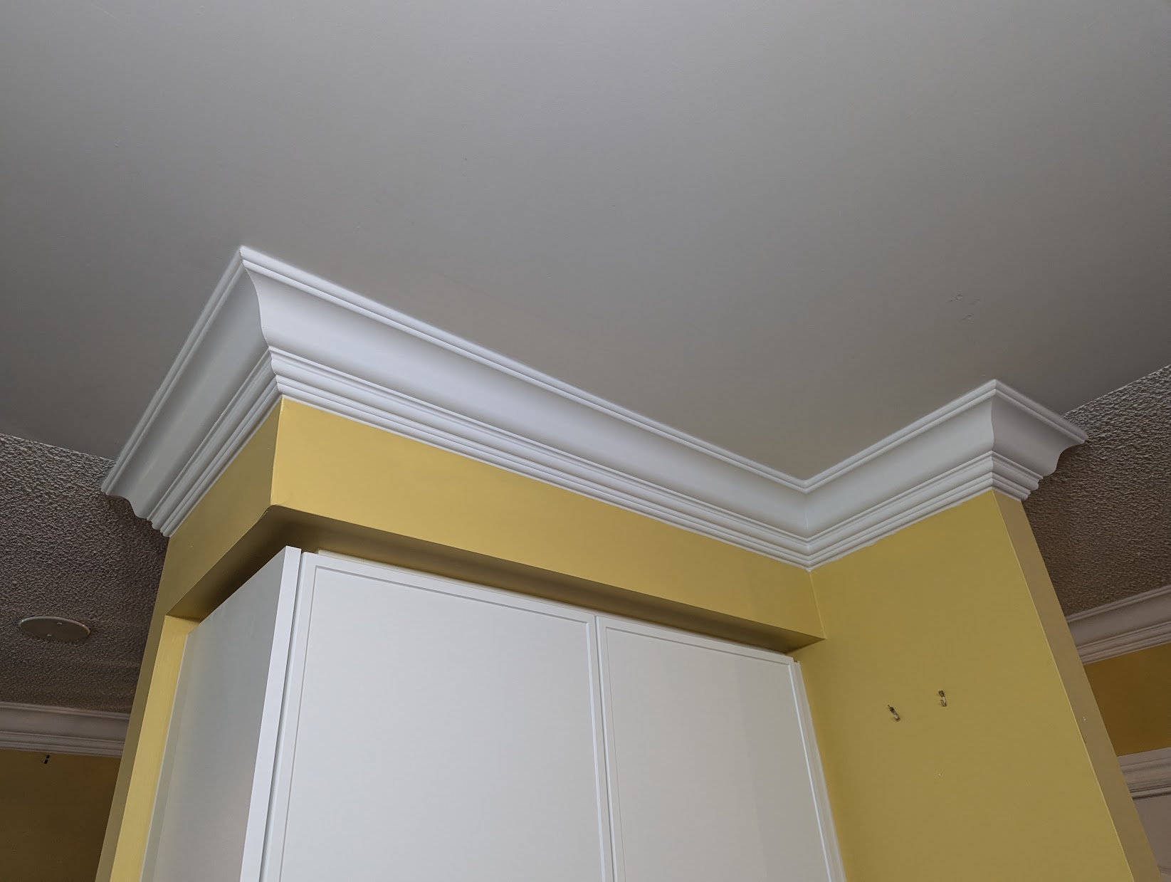 Crown moulding in Toronto condo apartment