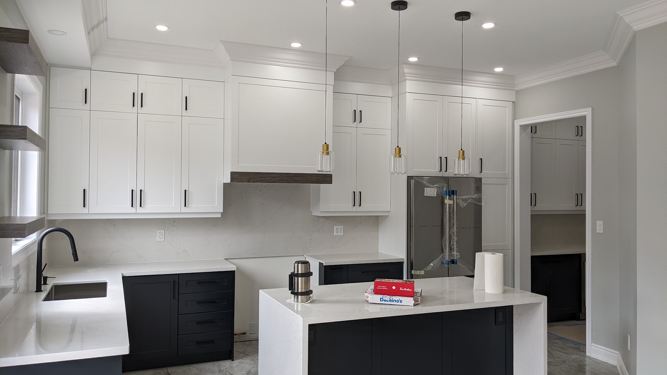 Kitchen crown moulding install with under-cabinet lighting, Vaughan