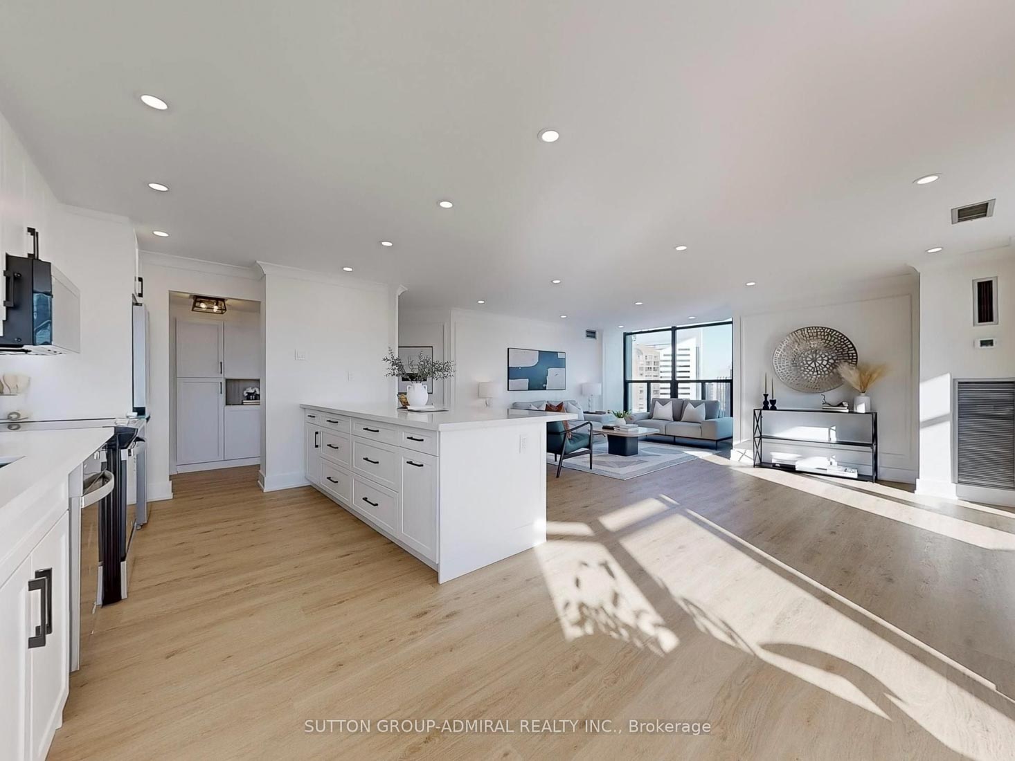 Vaughan condo crown moulding and wainscoting 1
