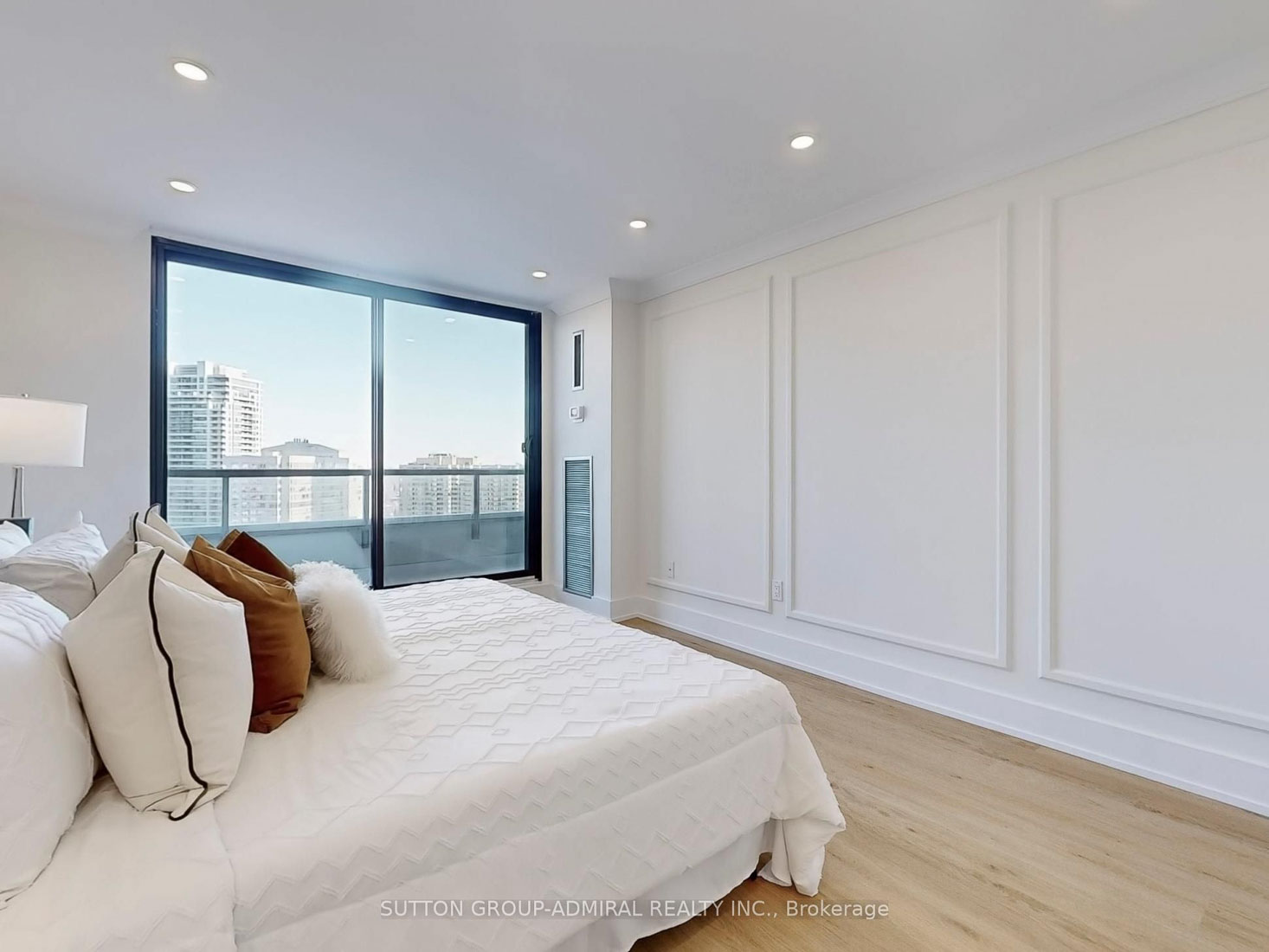 Vaughan condo crown moulding and wainscoting 6