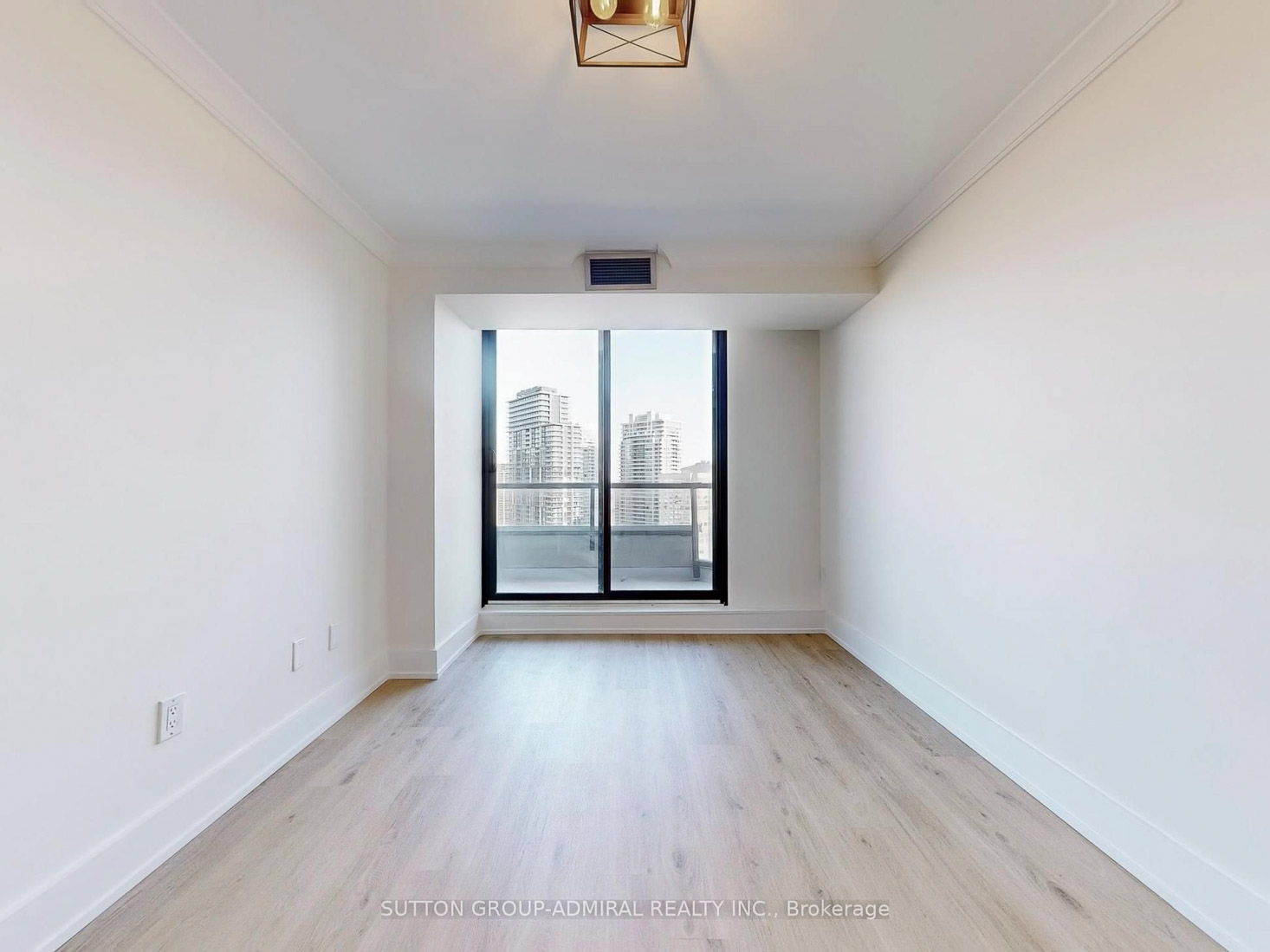 Vaughan condo crown moulding and wainscoting 7