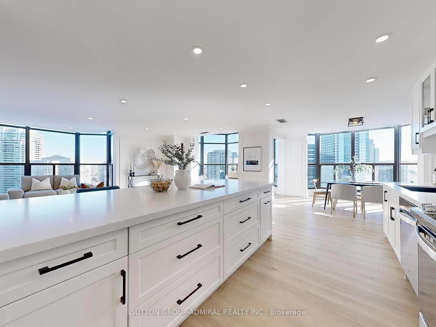 Vaughan condo crown moulding and wainscoting 9