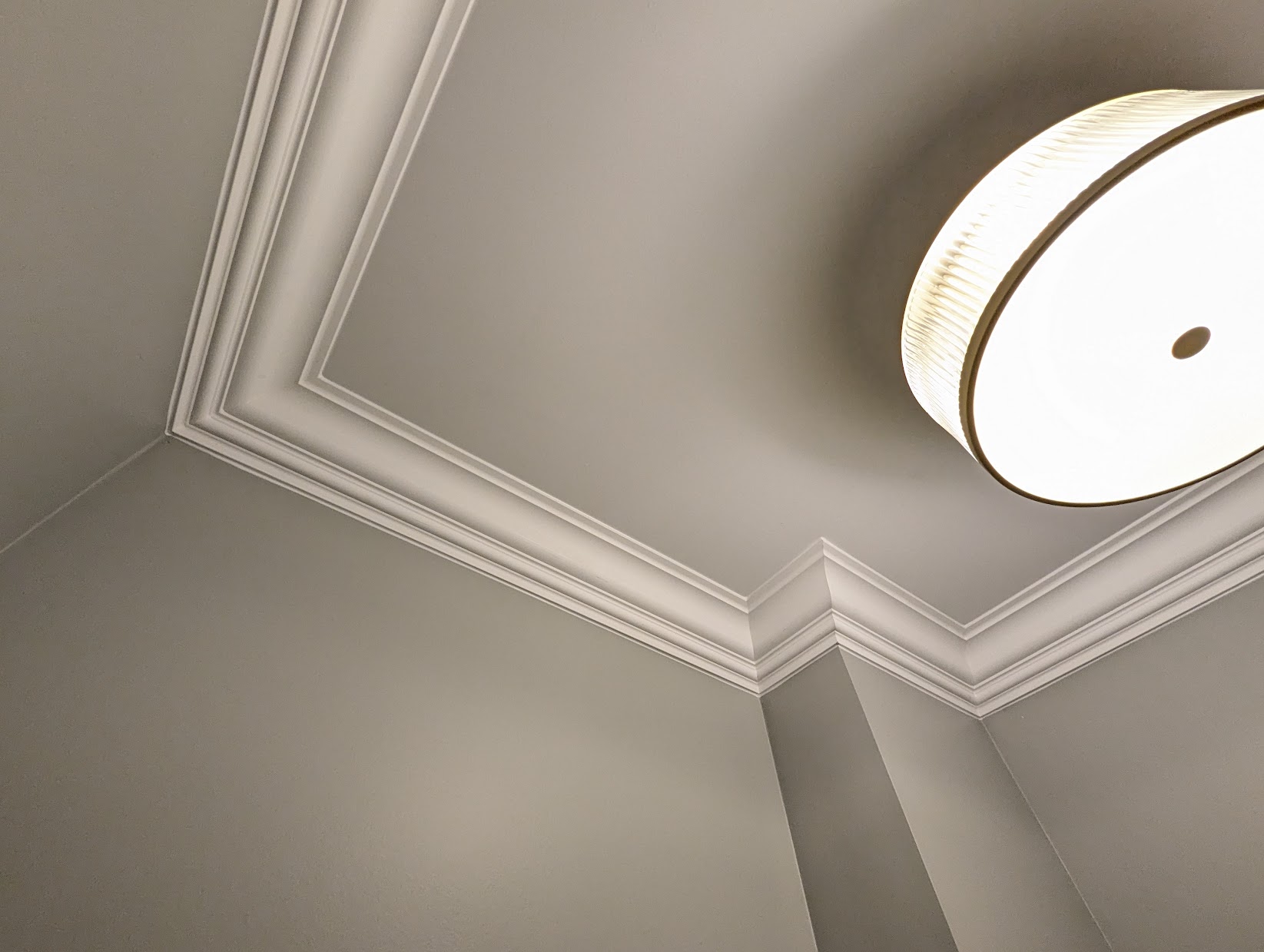 Crown moulding installed by Expert Crown Moulding in a Toronto-area home