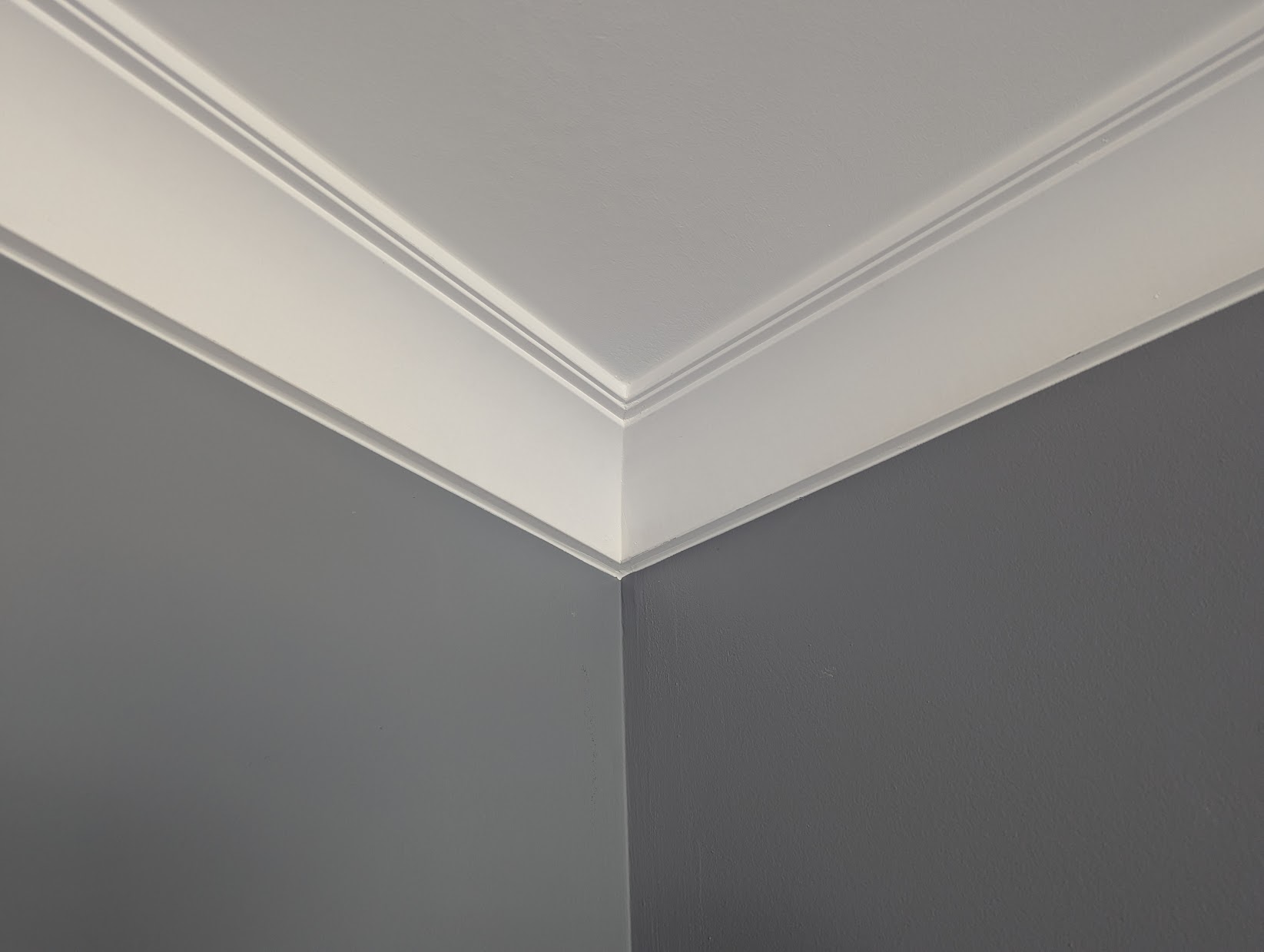 Crown moulding and a shaker feature wall installed by Expert Crown Moulding in a GTA home