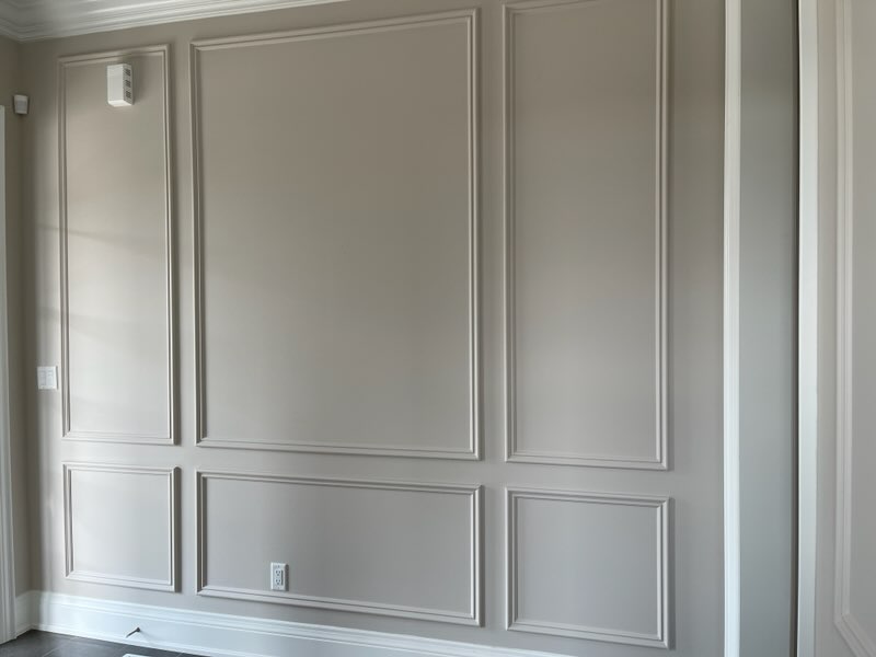 Crown moulding and wainscoting by Expert Crown Moulding in a Toronto-area home